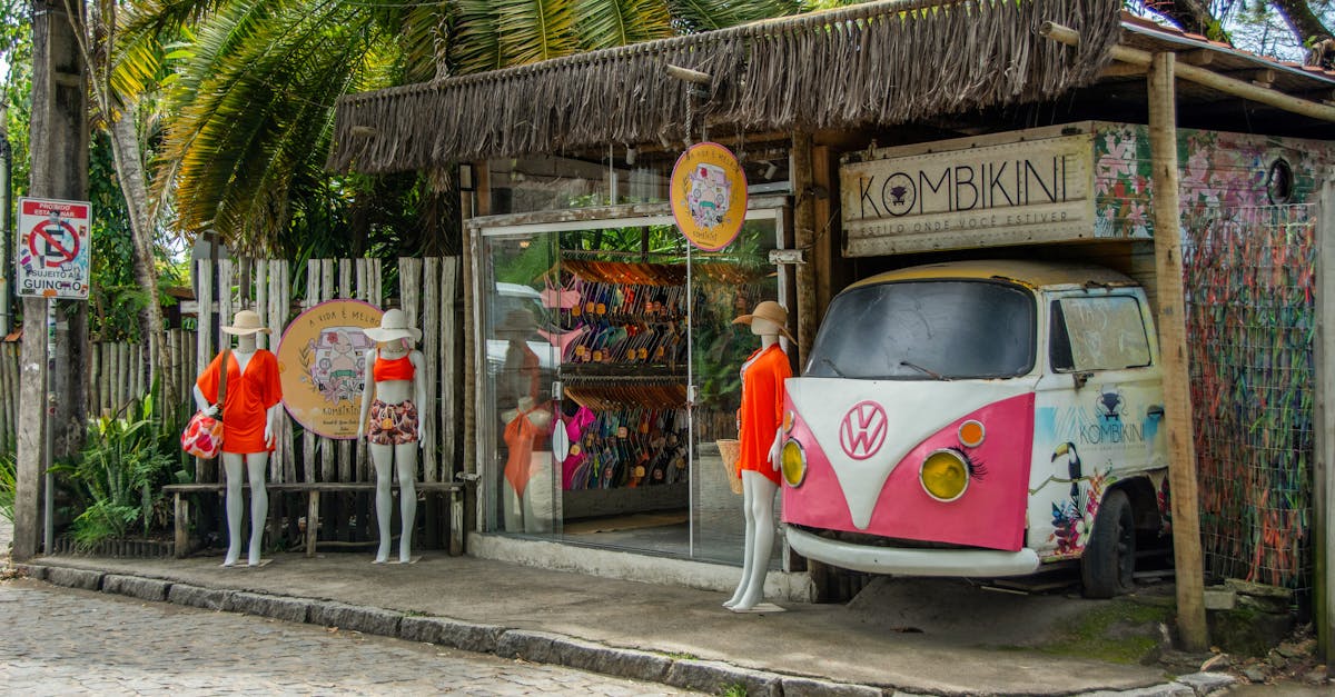 Beachwear in e-commerce: seasonality, stock and how to sell all year round